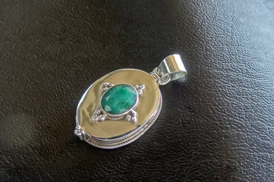 Silberanhänger Medaillon Smaragdgrün