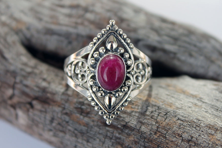 Silberring gekrönter Rubin