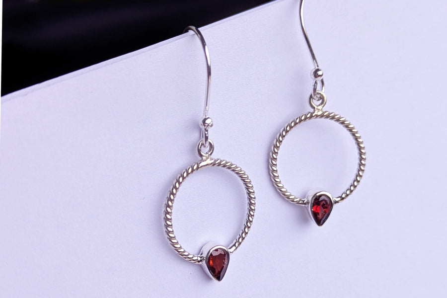 Silberohrring Granat zartrund