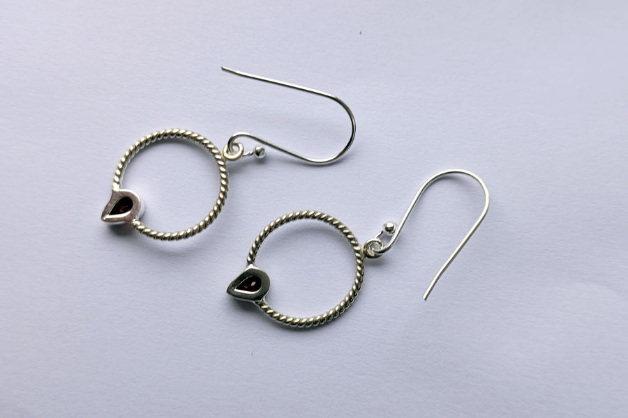 Silberohrring Granat zartrund