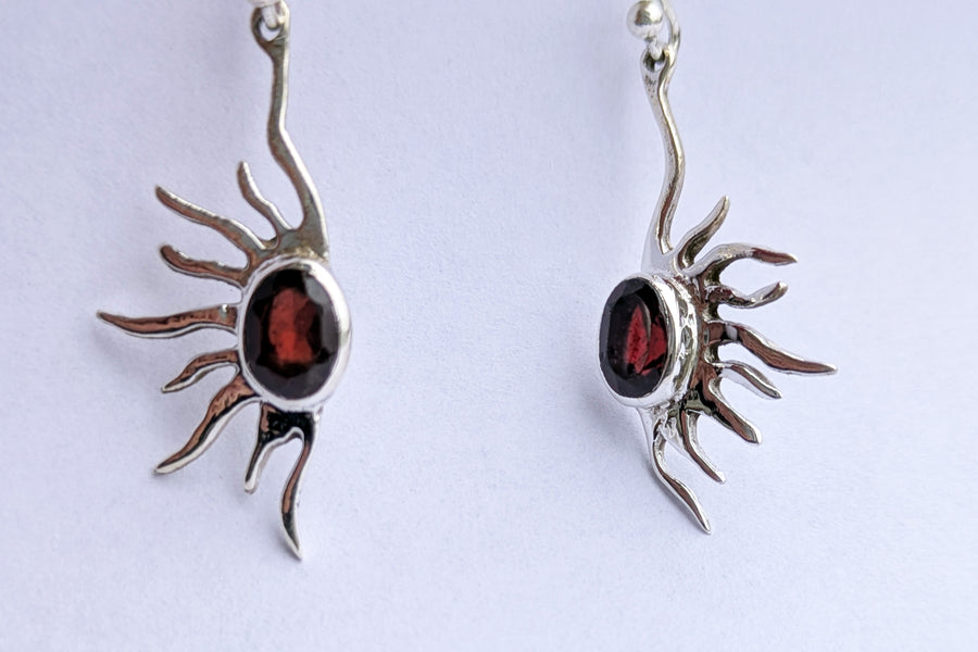 Silberohrring flammender Granat