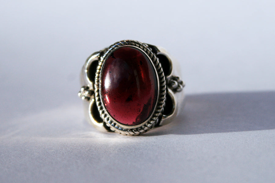 Silberring Madame Granat