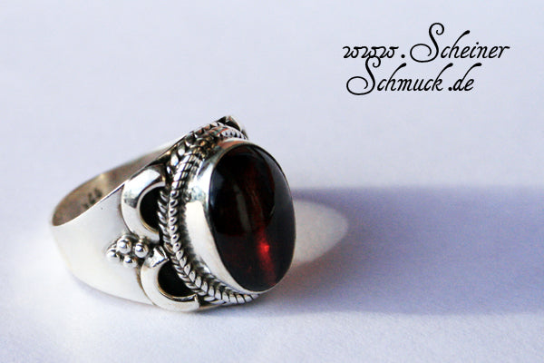 Silberring Madame Granat