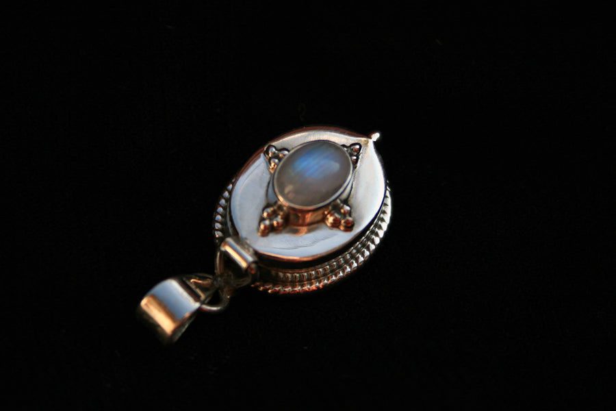 Silberanhänger Medaillon Mondstein